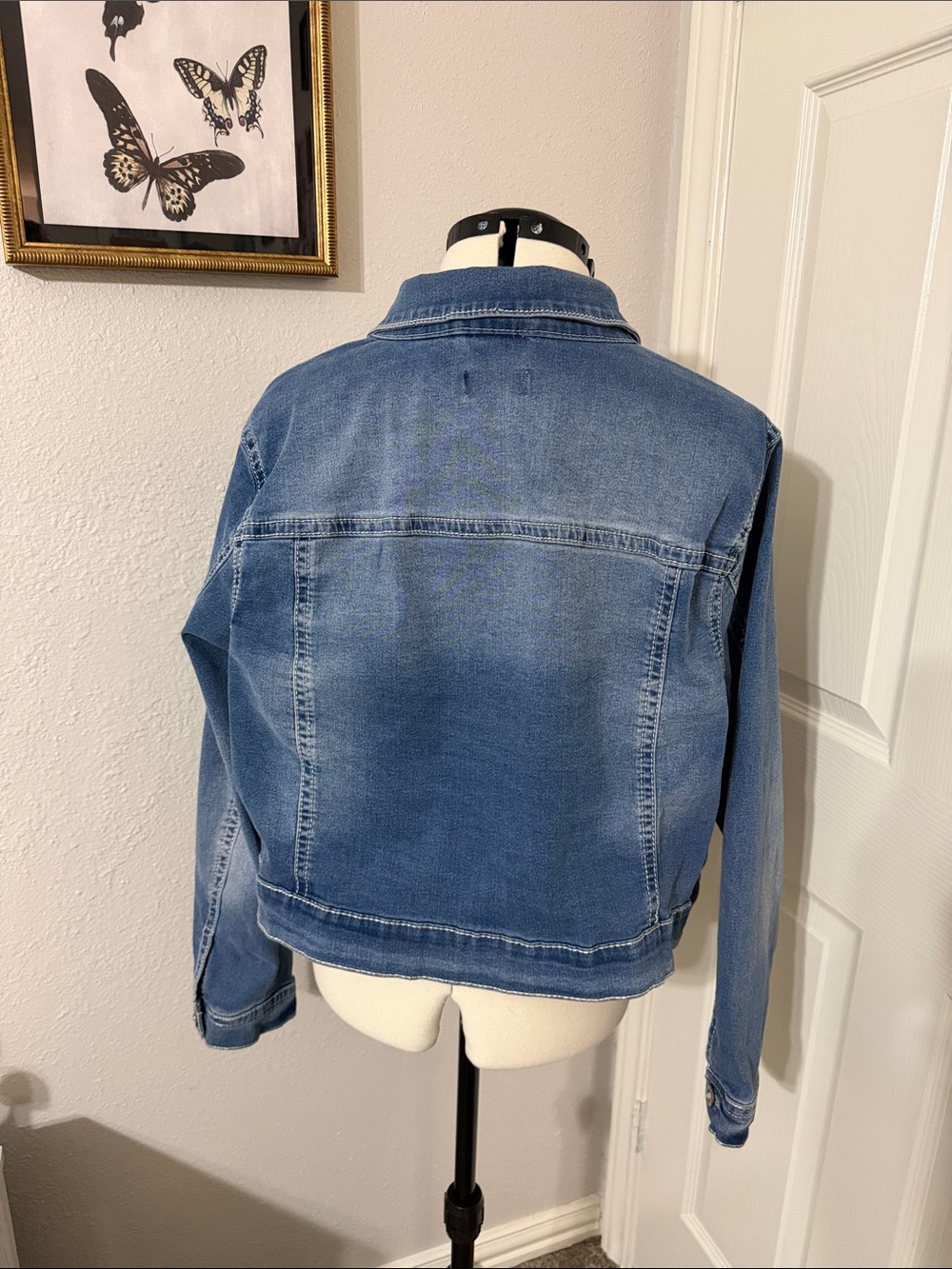 Embroidered Shoulder Blue Denim Jean Jacket - Women's Casual Jacket - Picture 5 of 5